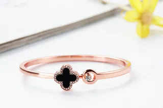 Four-leaf clover bracelet (free gift single purchase not issued)